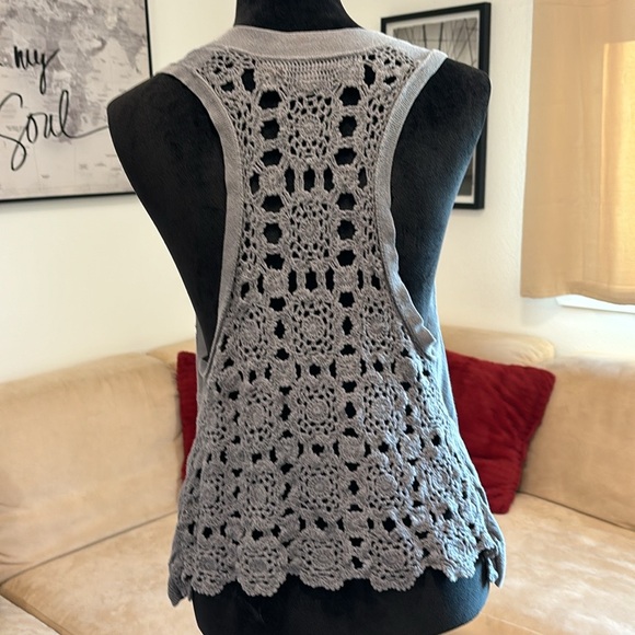 American Eagle Outfitters - Picture 1 of 8